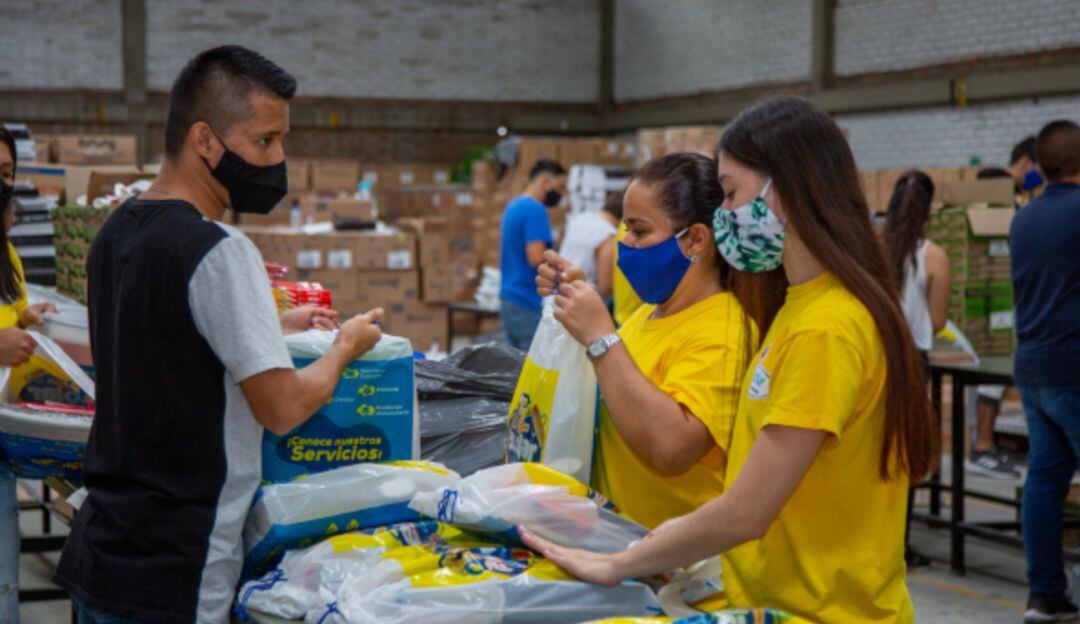 Entrega de kits escolares.