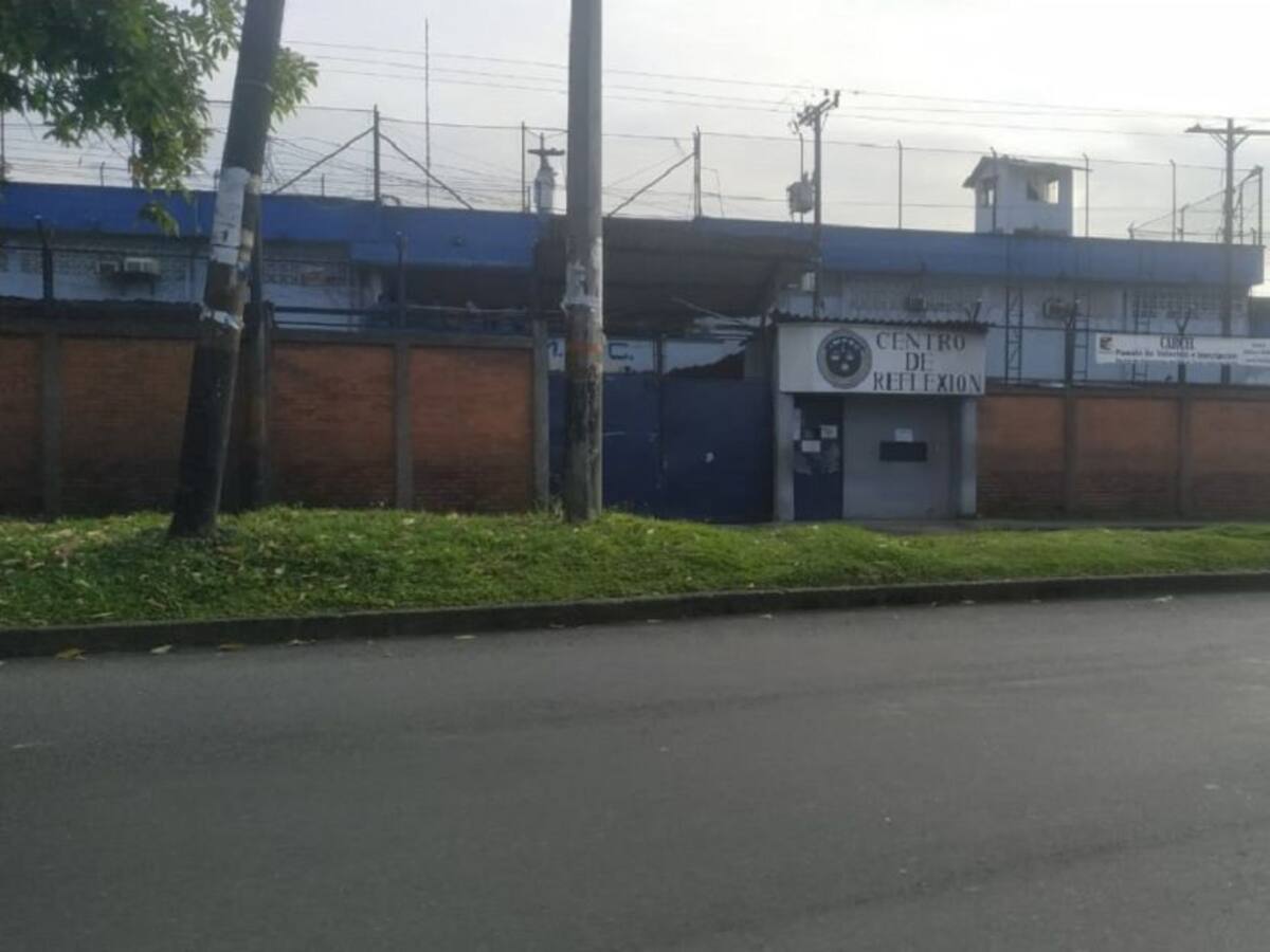 Reclusos heridos y guardianes lesionados en cárcel de Buenaventura