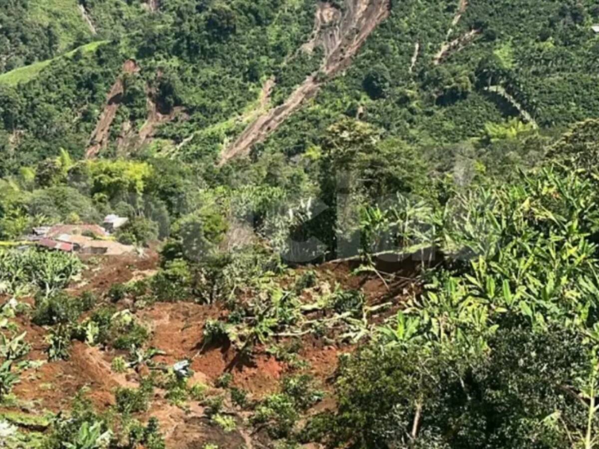 Emergencia por deslizamiento en Pueblorrico: 48 familias han sido evacuadas y 3 personas murieron