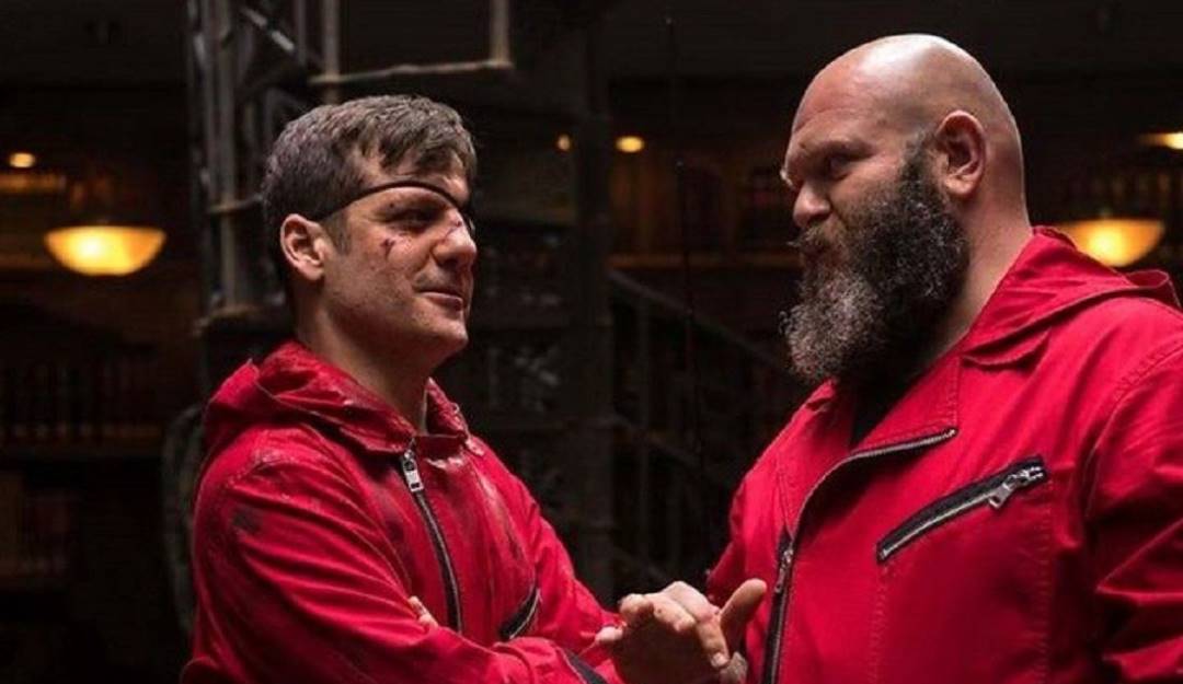  Rodrigo de la Serna (izquierda) como Palermo en La Casa de Papel. (Colprensa).