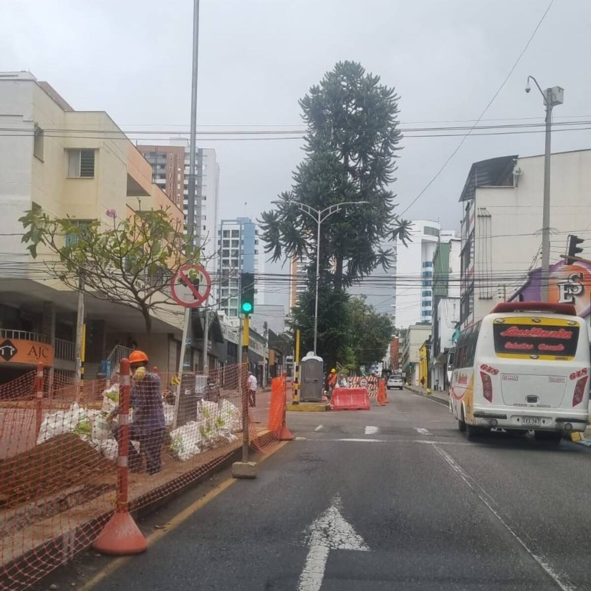 Cierres viales por arreglo de luminarias en Bucaramanga