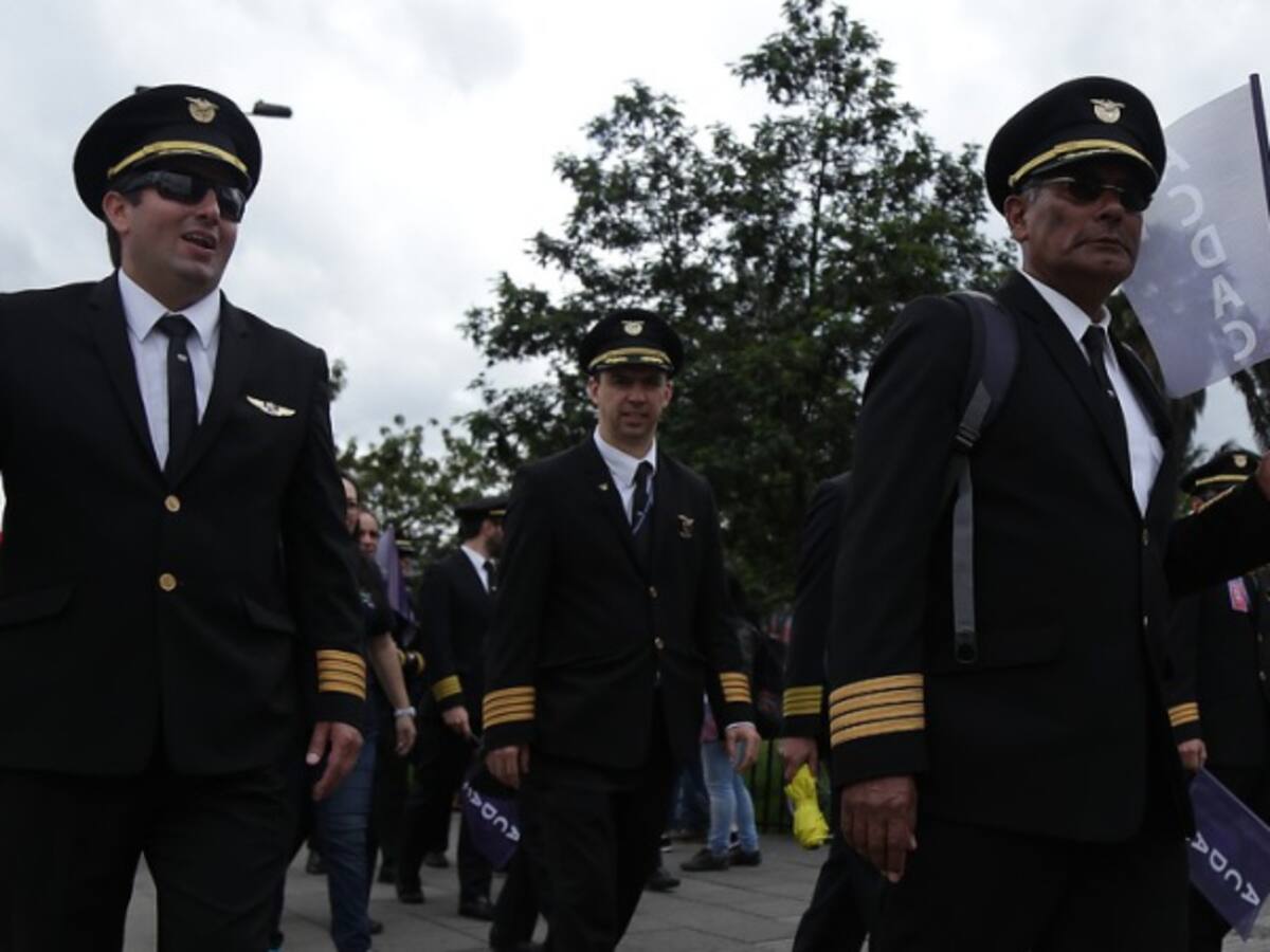 Pilotos afiliados ACDAC deciden hoy si se reintegran a trabajar o siguen en huelga