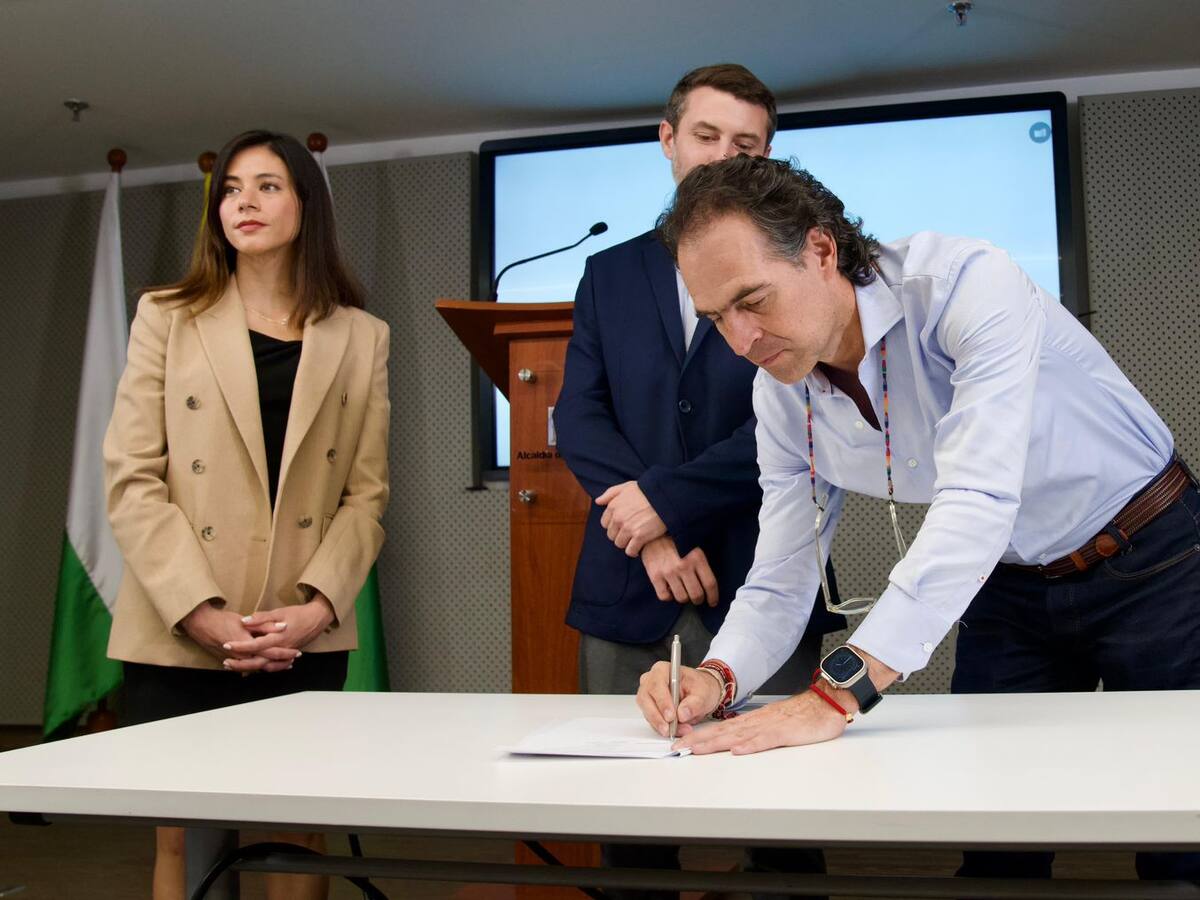 Alcaldía de Medellín y Airbnb firman acuerdo para combatir la explotación sexual