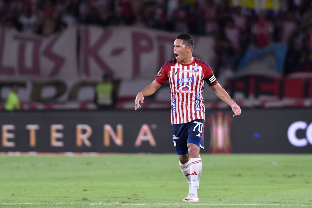 Carlos Bacca protagoniza el bombazo del mercado de fichajes en Colombia: deja Junior y llega al Cali. (Photo by Gabriel Aponte/Getty Images)