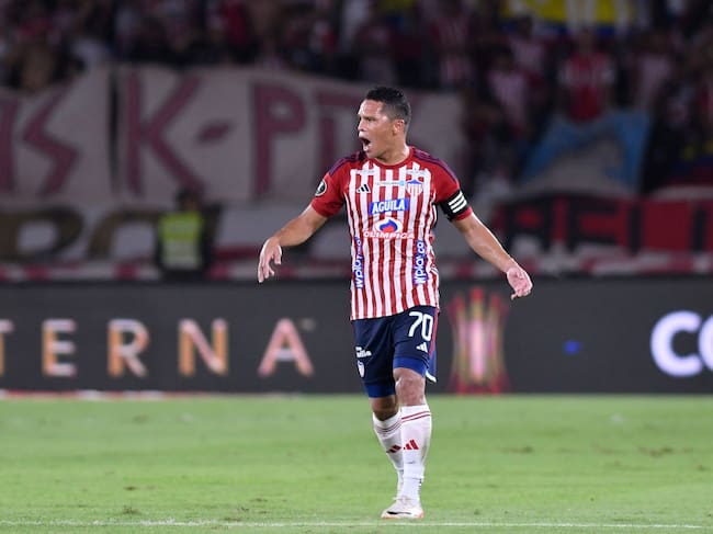 Carlos Bacca protagoniza el bombazo del mercado de fichajes en Colombia: deja Junior y llega al Cali. (Photo by Gabriel Aponte/Getty Images)
