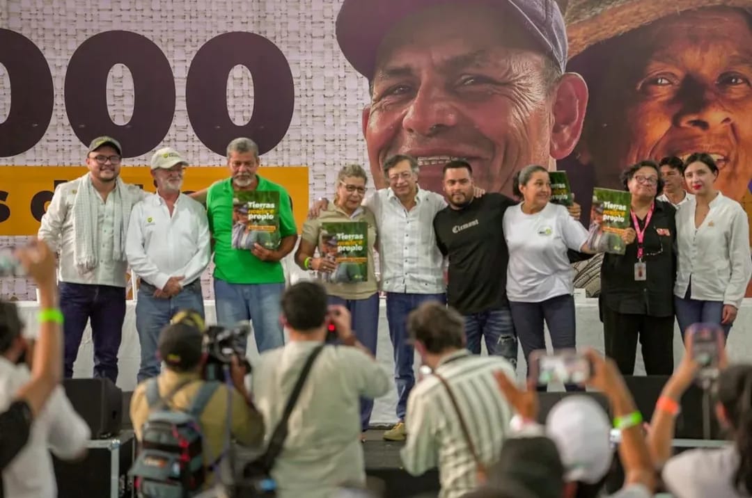 Evento de entrega de tierras a campesinos del Magdalena Medio. Foto: Instagram Agencia Nacional de Tierras.