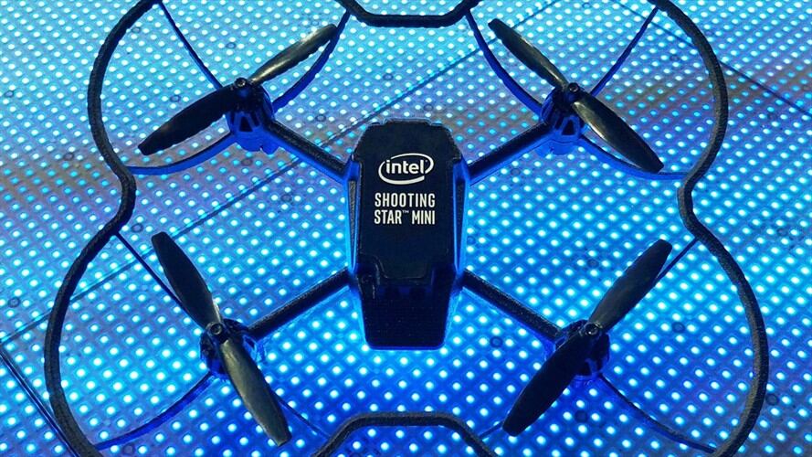 Con 100 mini drones inteligentes, Intel establece un nuevo récord Guinness. Foto: Intel