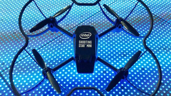 Con 100 mini drones inteligentes, Intel establece un nuevo récord Guinness. Foto: Intel