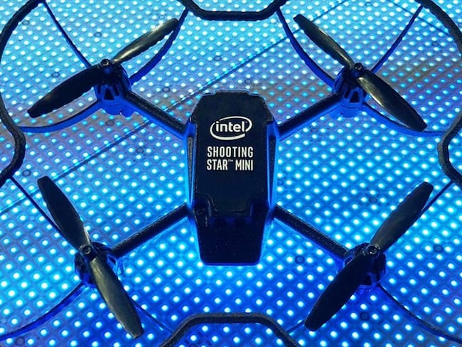 Con 100 mini drones inteligentes, Intel establece un nuevo récord Guinness. Foto: Intel