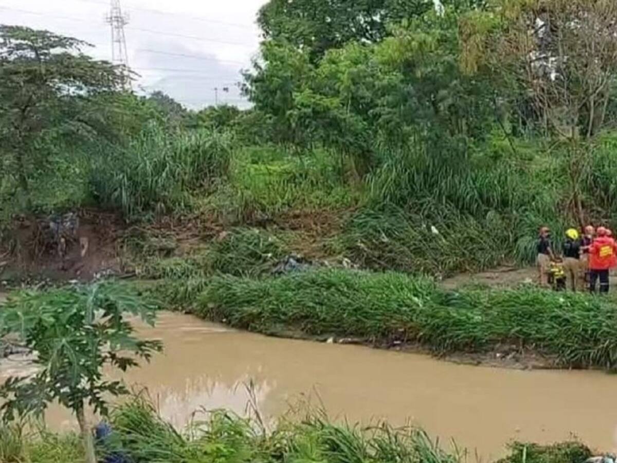 Hombre murió al ser arrastrado por las creciente de un canal de aguas