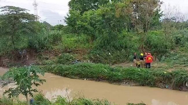 Hombre murió al ser arrastrado por las creciente de un canal de aguas