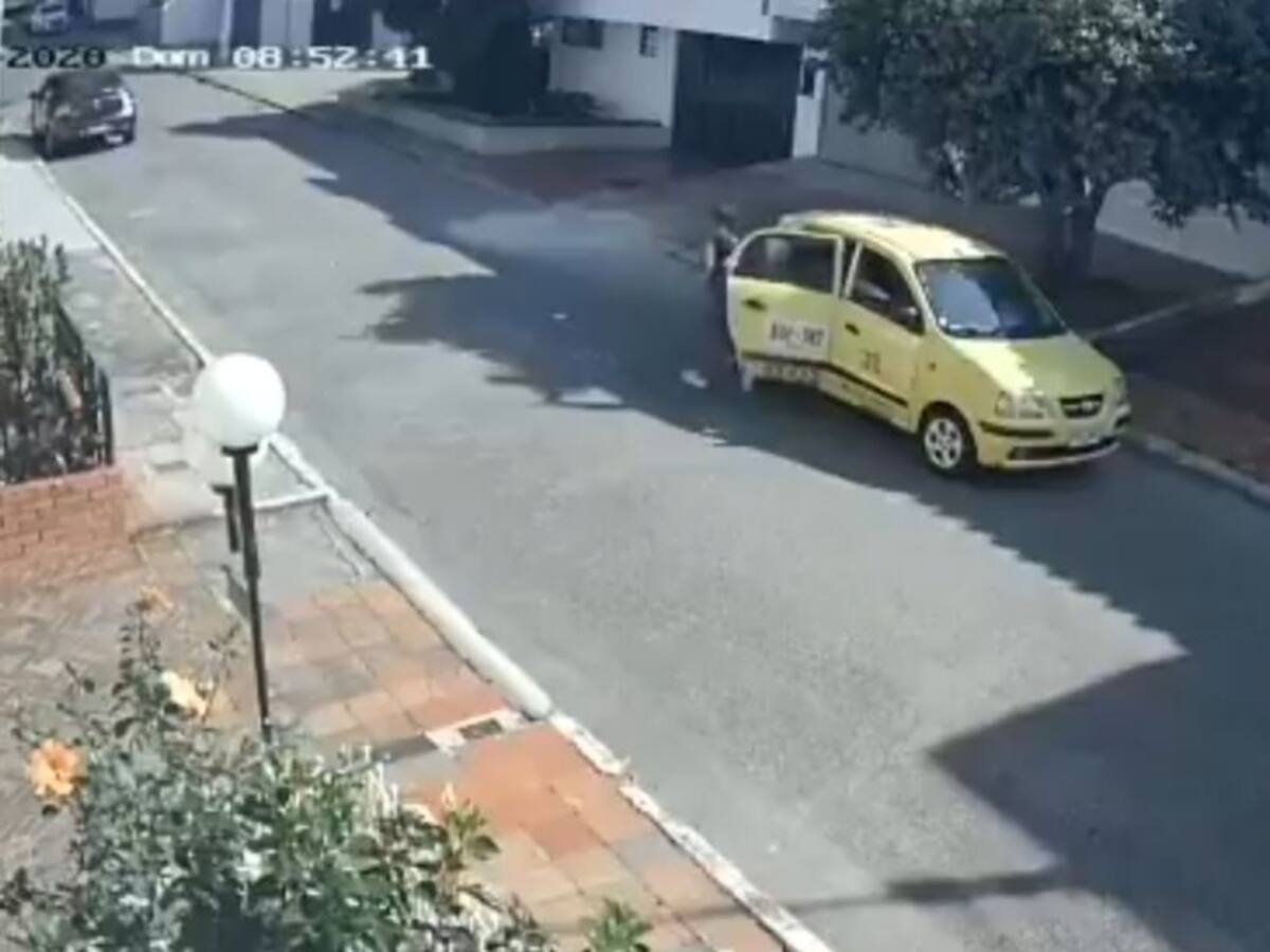 VIDEO: Otro taxista es cómplice de atraco