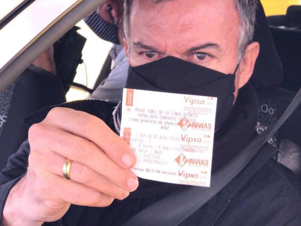 Historiador quindiano, el primer conductor en cruzar el Túnel de la Línea