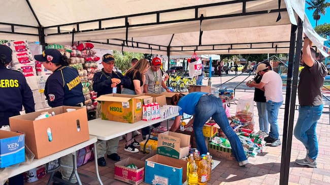 Ayudas en El Carmen de Viboral para damnificados por el terremoto del 10 de agosto. Cortesía: Alcaldía de El Carmen.