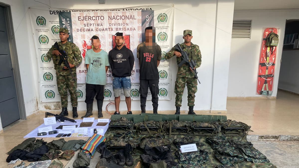 Durante un combate entre ejército y disidencias, capturaron a tres ilegales