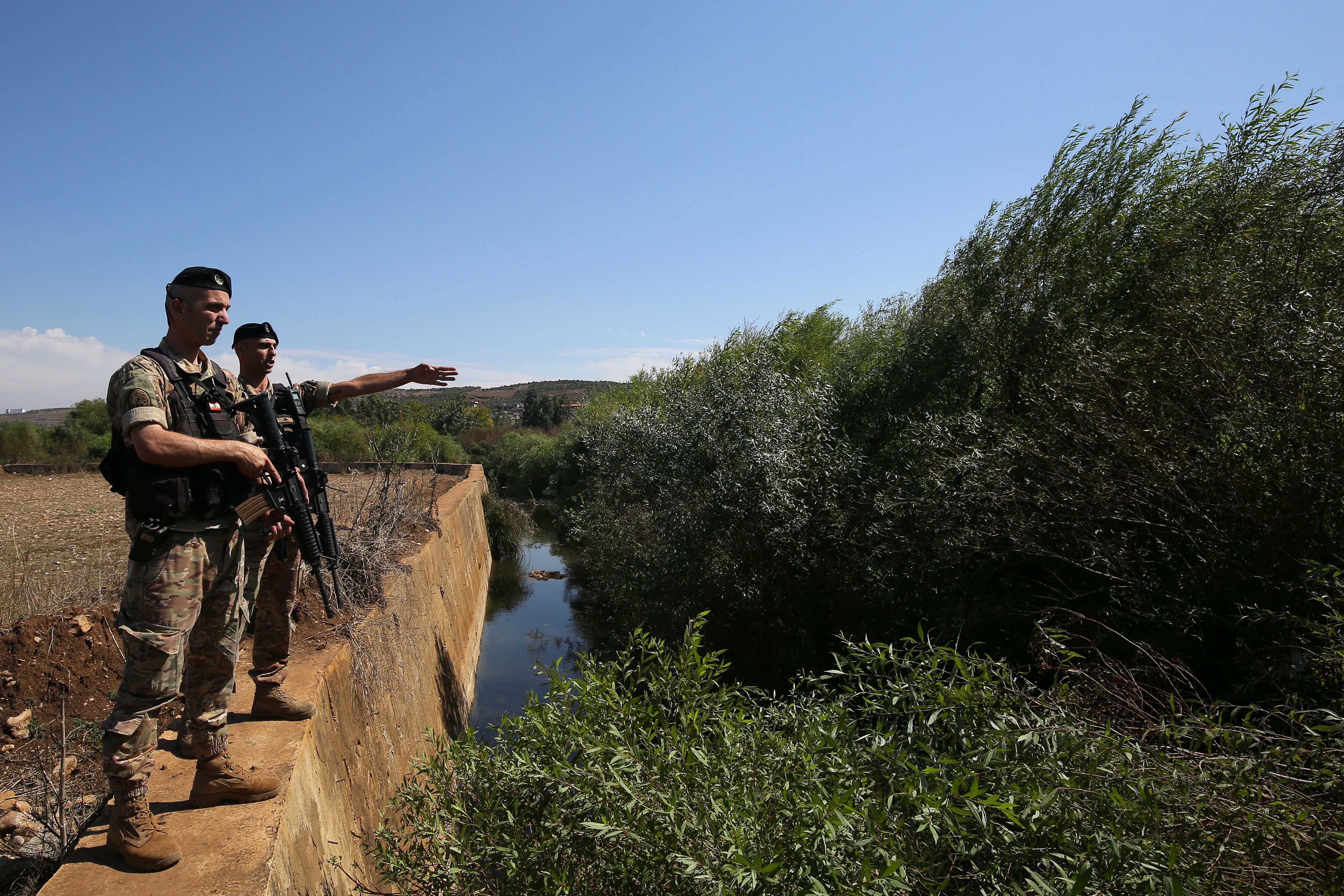 Soldados del ejército libanés hacen guardia. EFE/EPA/WAEL HAMZEH / WAEL HAMZEH (EFE)