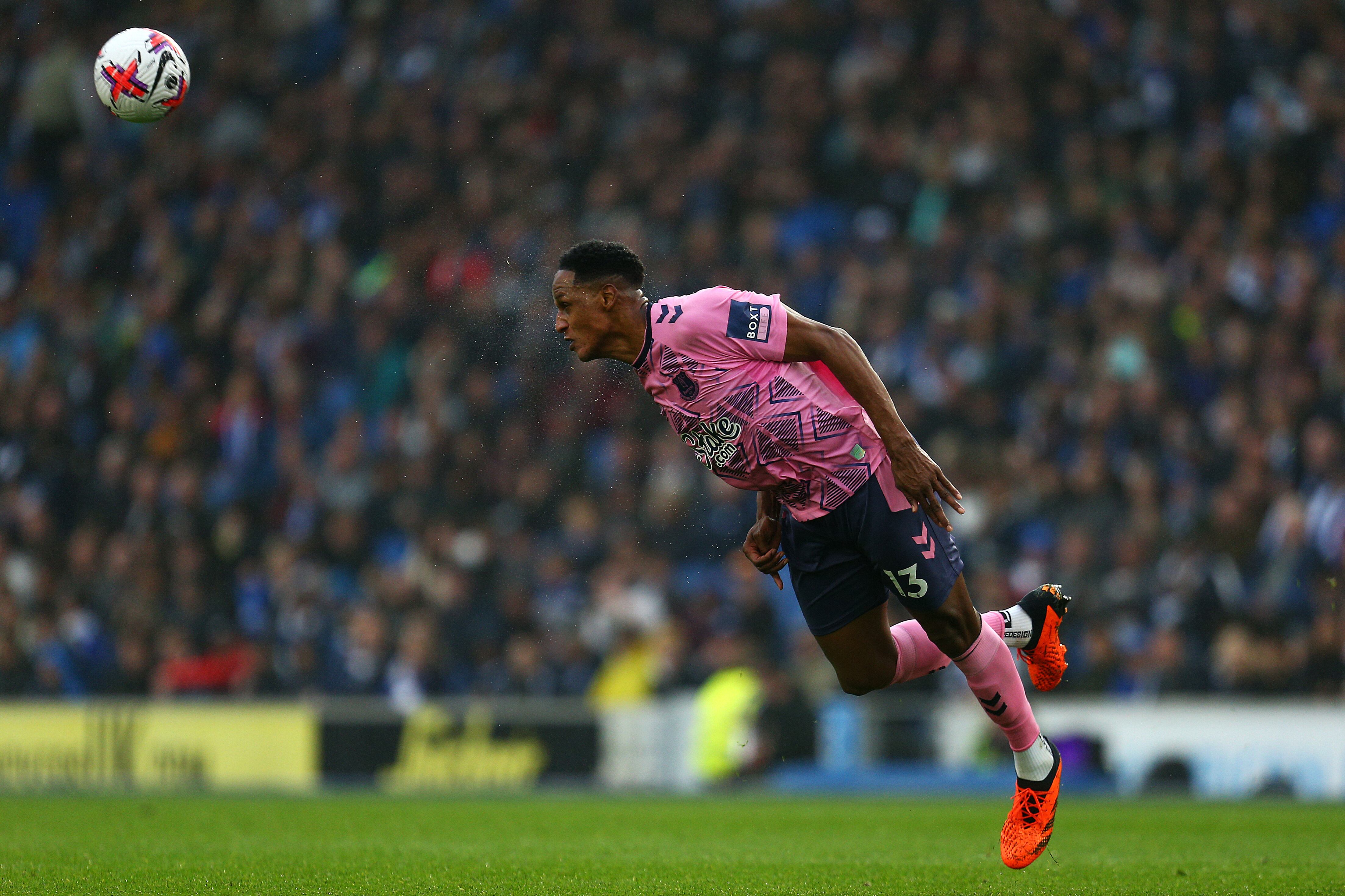 Yerry Mina en partido del Everton. (Photo by Charlie Crowhurst/Getty Images)