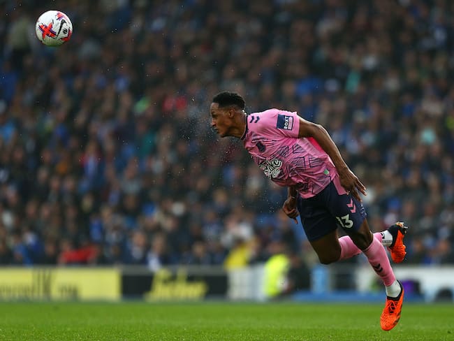 Yerry Mina en partido del Everton. (Photo by Charlie Crowhurst/Getty Images)