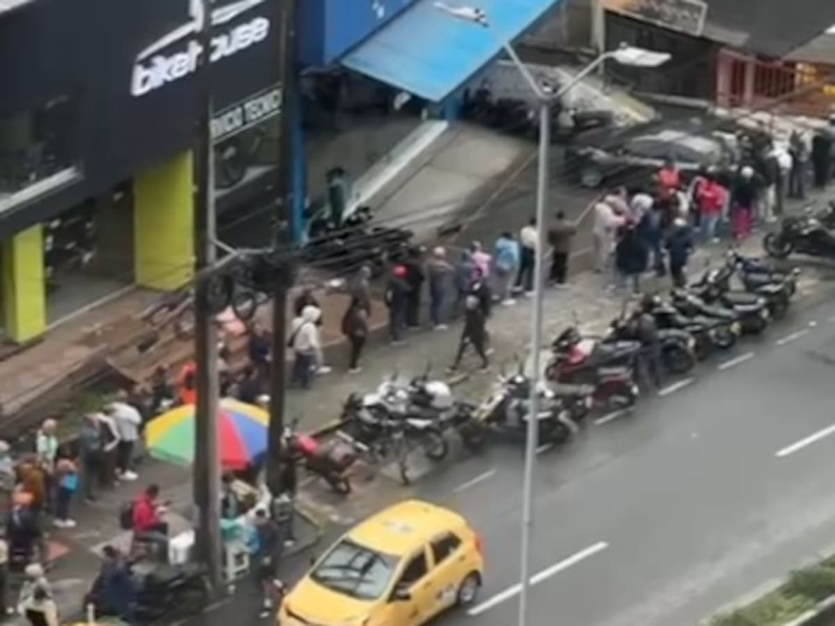 Usuarios de la Nueva EPS en Armenia denuncian largas filas para reclamar medicamentos