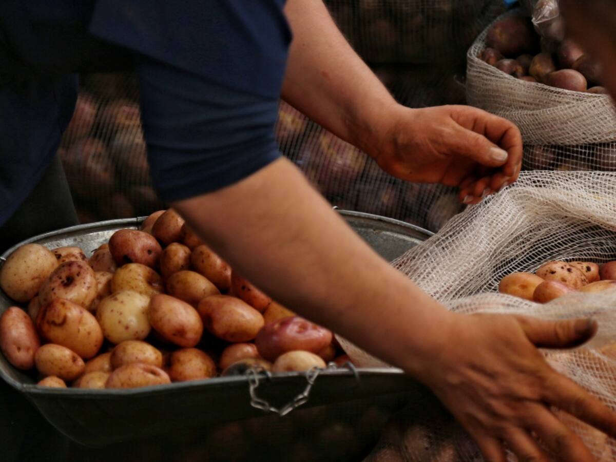 Por brote de COVID-19, cierran mercado de Sincelejo