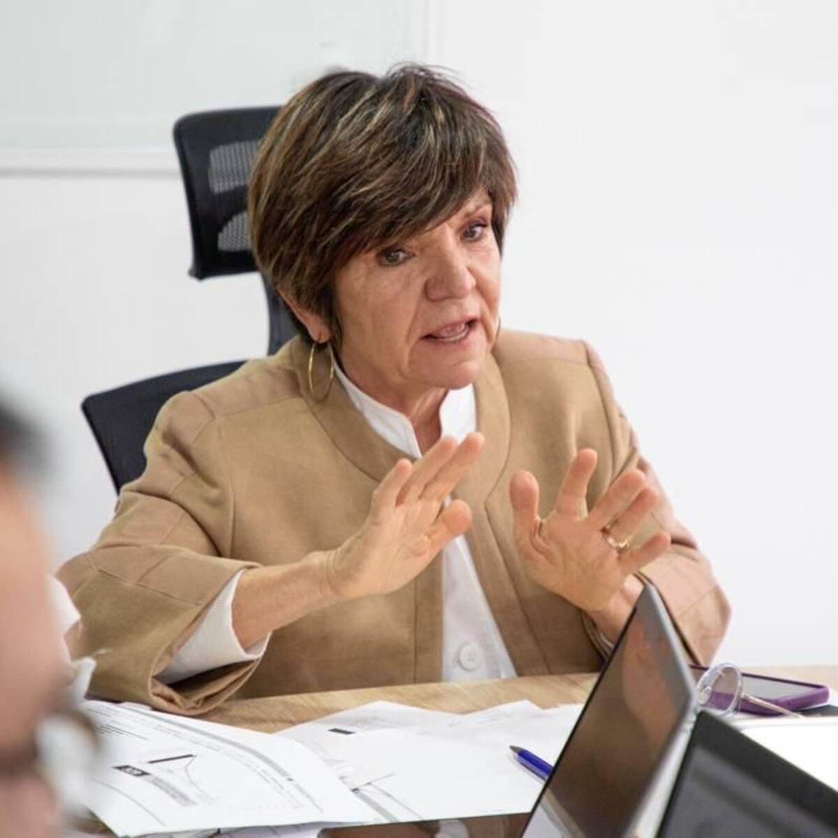 Gloria Cuartas exige respuestas al comisionado Otty Patiño tras asesinato del periodista Mateo Pérez