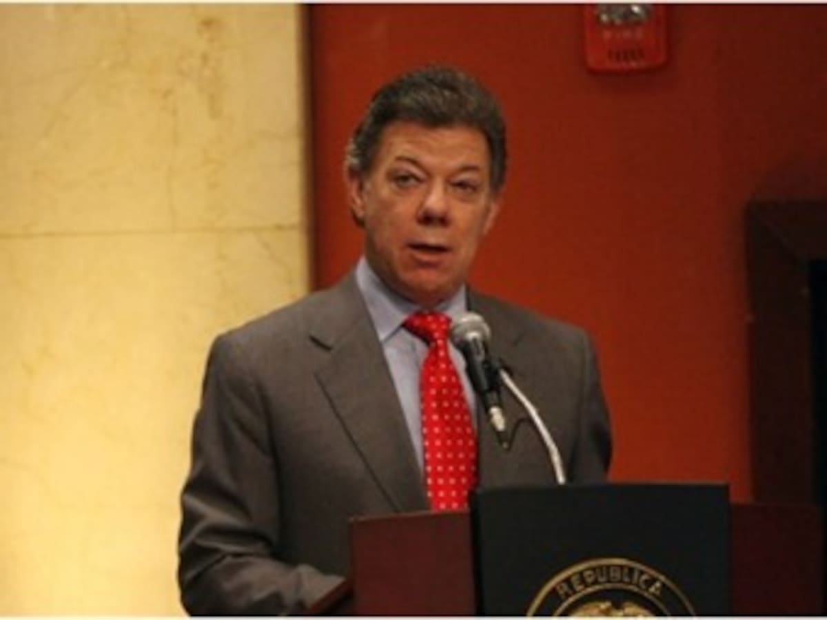 Santos asistirá a las convenciones del Partido Liberal y La U
