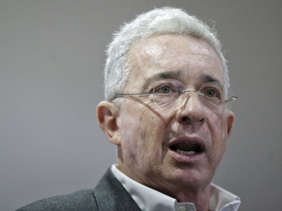 ¿Qué está pensando Álvaro Uribe?