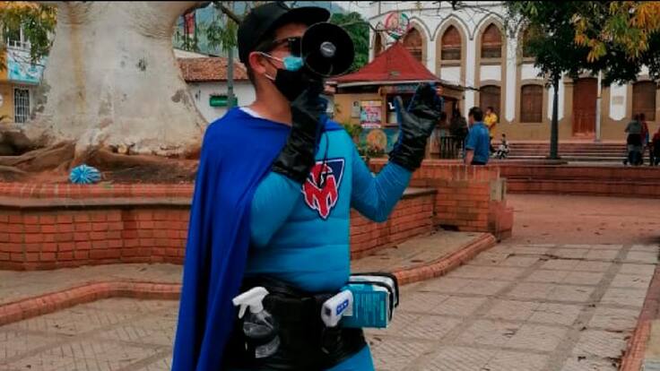 “Busco crear conciencia”: Luis Buitrago conocido como 'Tapabocaman'