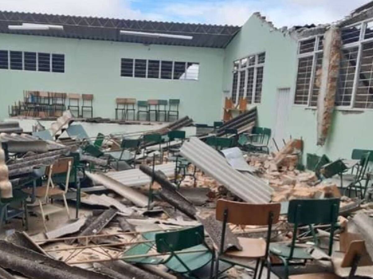 Explosión en un colegio dejó una mujer herida y múltiples daños en Cauca