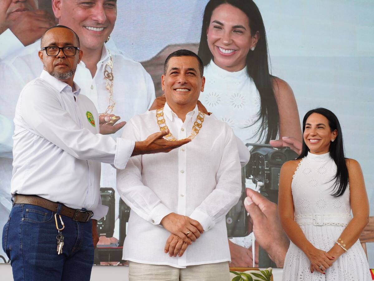 Alcalde electo, Dumek Turbay, recibió el bastón de mando y el collar “Gran Maestre”