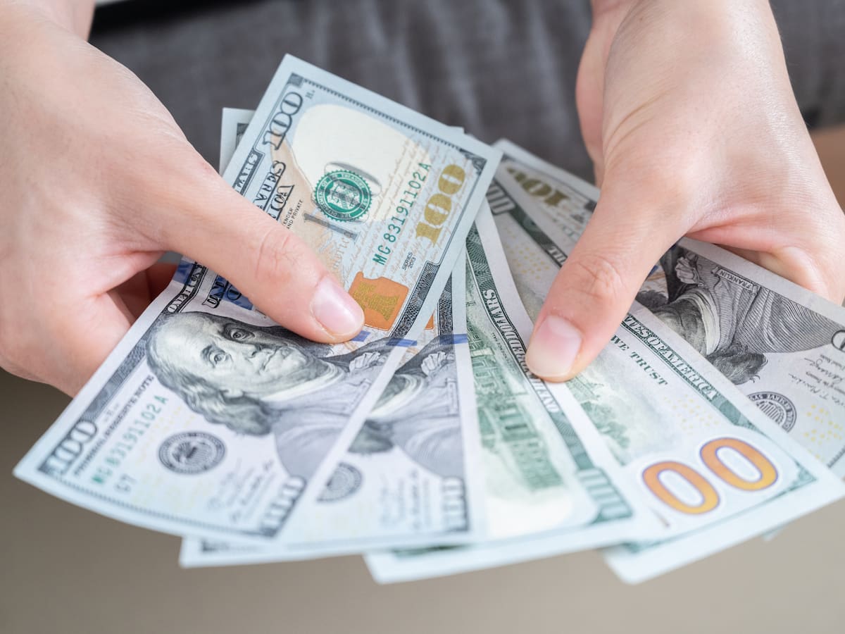 ¿Momento para invertir? Así arrancó el precio del dólar HOY viernes 23 agosto en Colombia