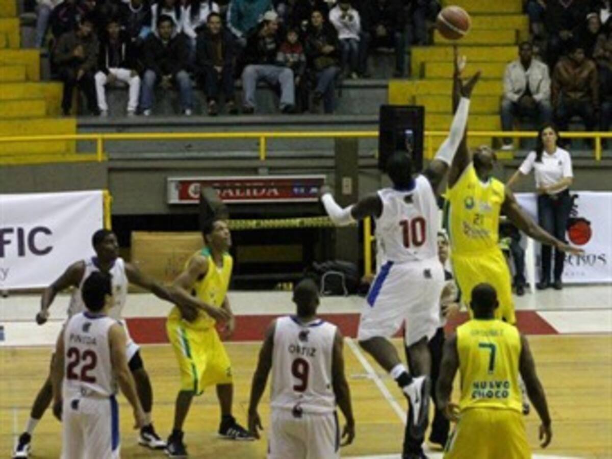El líder, Guerreros, cayó ante Cafeteros en la fecha 14 de la Copa Invitacional de Baloncesto