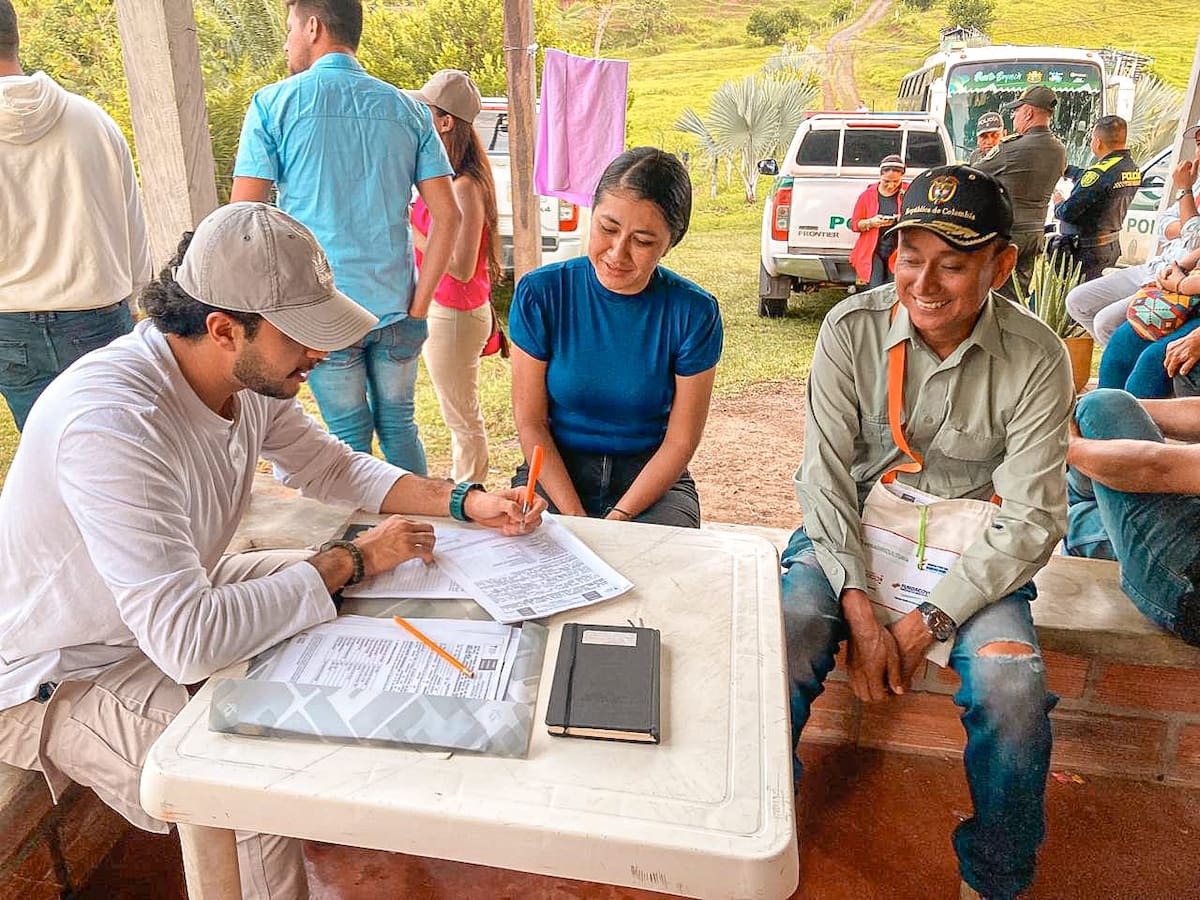 Agencia Nacional de Tierras entrega predios a familias víctimas de conflicto armado de Puerto Boyacá