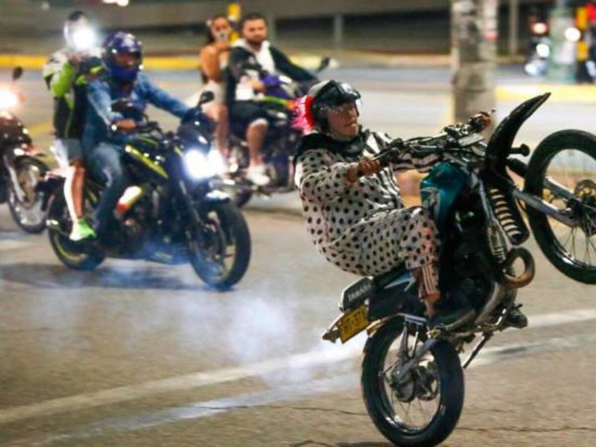 VIDEO: En pleno toque de queda motociclistas realizan caravanas