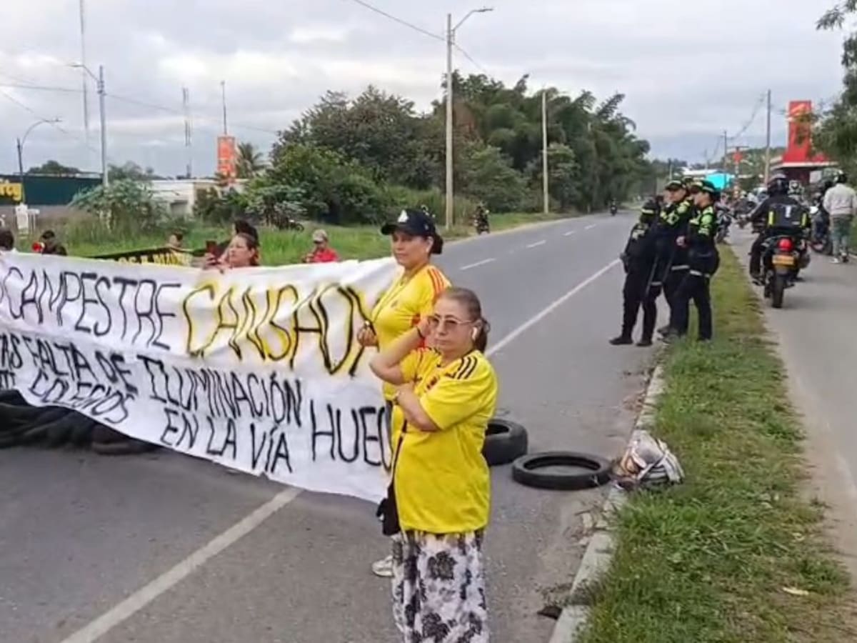 Comunidad de Candelaria protesta por alza del pasaje y problemas viales