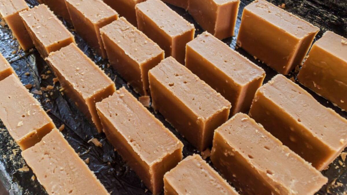 Paneleros de Isnos celebran los buenos precios de sus productos