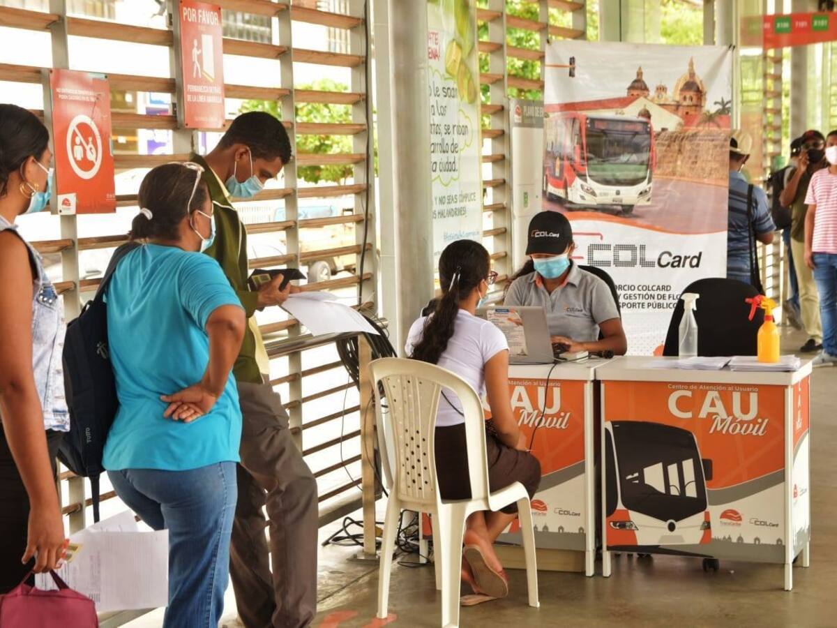 Personalización y activación de tarjetas Transcaribe en estación Centro