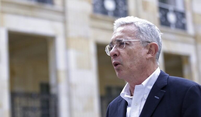 ¿Qué opina sobre la orden de medida de aseguramiento contra Álvaro Uribe?. Foto: Colprensa