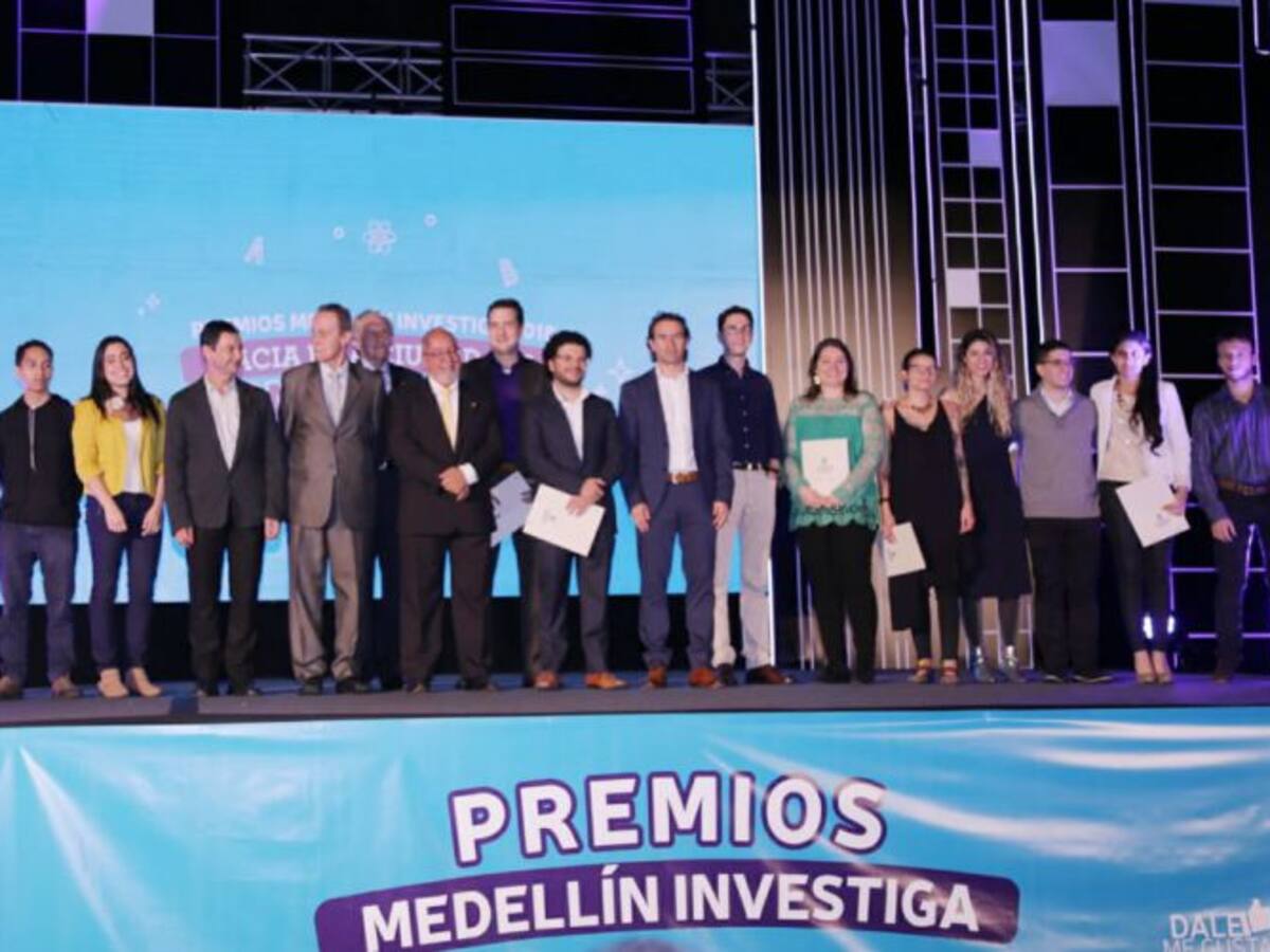 Alcaldía entregó los premios Medellín Investiga a investigadores