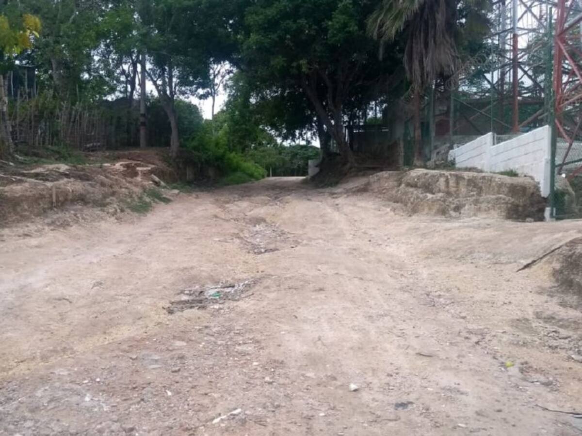 Sin agua comunidad en Cartagena por mal estado de las vías