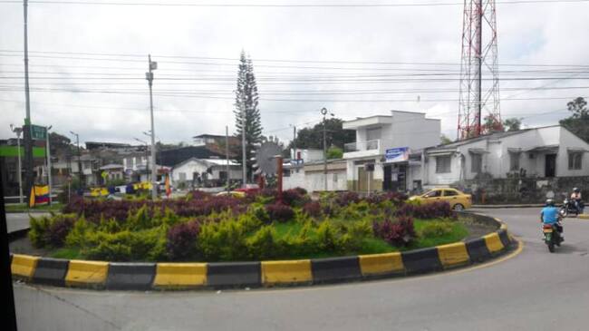Todos los días 5:45, 6:48, 7:48 y 8:45 a.m. escuche la información local en Caracol Radio