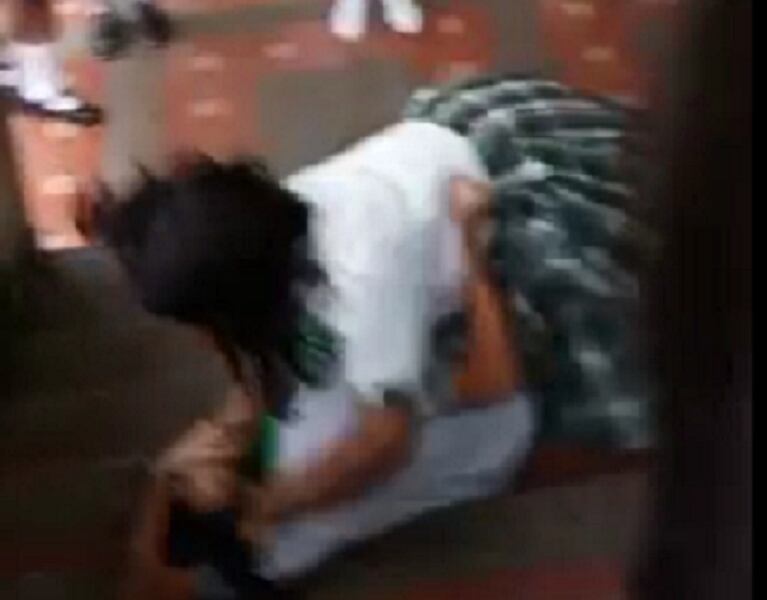 Escándalo en Rionegro, por un video de dos estudiantes en una riña