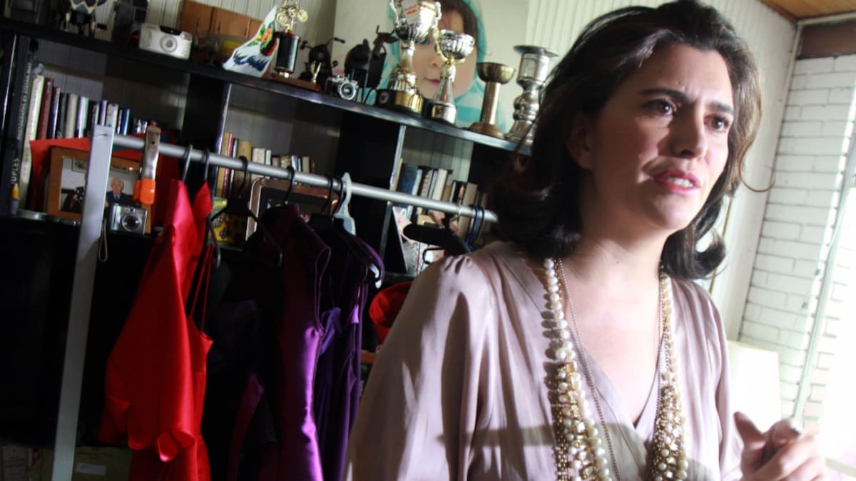 Maria Luisa Ortiz es la diseñadora que reutiliza los uniformes de la Policía Nacional