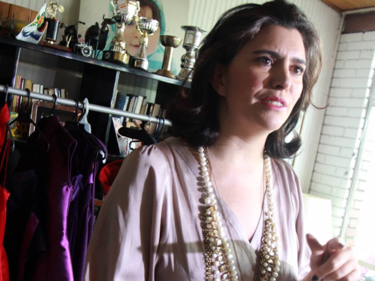 Maria Luisa Ortiz, la diseñadora que reutiliza los uniformes de la Policía