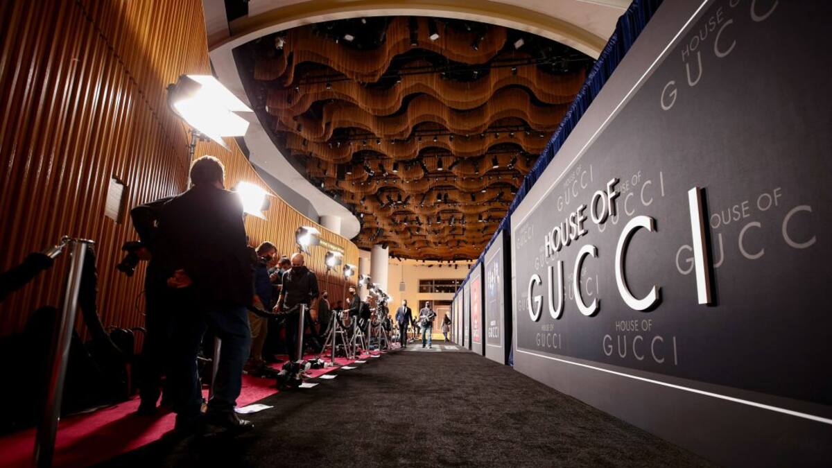 Guionista de House Of Gucci da detalles de la película y su vida en Bogotá
