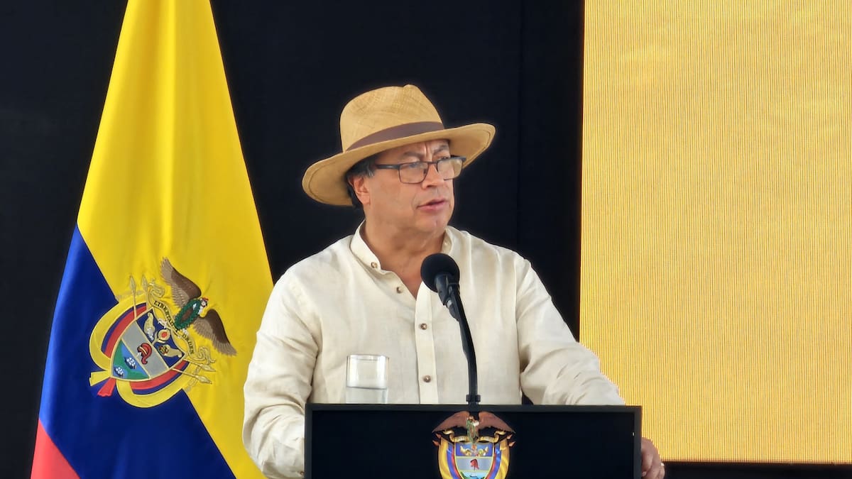 “El Gobierno no viene a aliarse con ningún bando armado sino a proponer la paz”: Petro