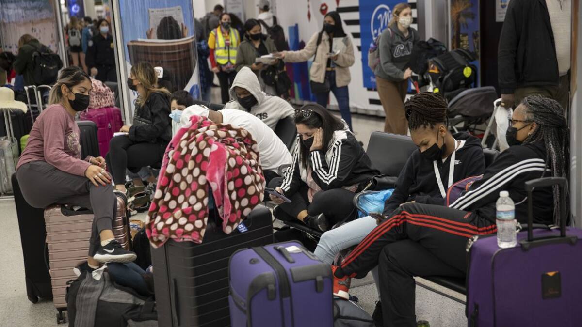 Miles de vuelos cancelados en el mundo por cuenta de ómicron