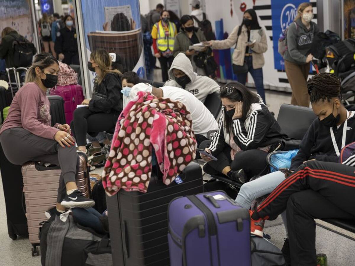 Miles de vuelos cancelados en el mundo por cuenta de ómicron