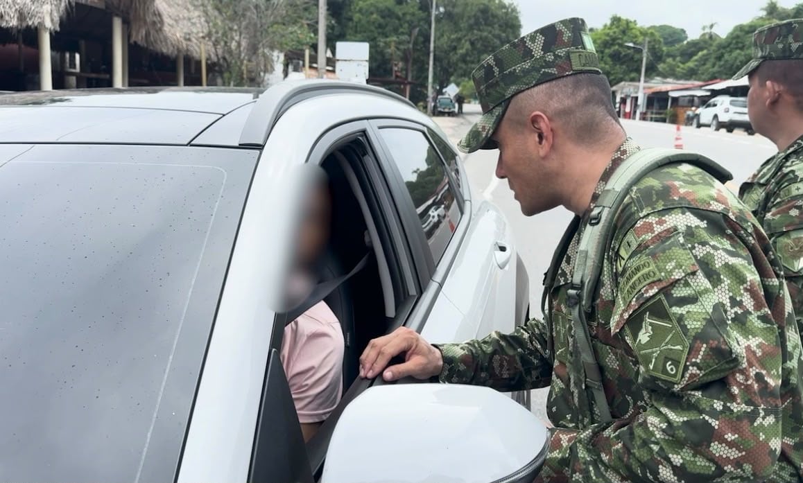 Ejército mantiene presencia en las vías del Magdalena para acompañar a viajeros y turistas. Foto: Ejercíto Nacional