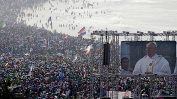 El pontífice compartió con los jóvenes en su primer día en Río de Janeiro